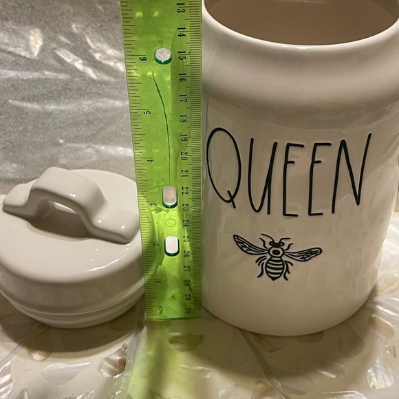 NWOT Rae Dunn “Queen 🐝” Magenta Ceramic Canister - Picture 4 of 6